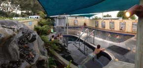 Отель Athenree Hot Springs & Holiday Park  Уэйай Бич